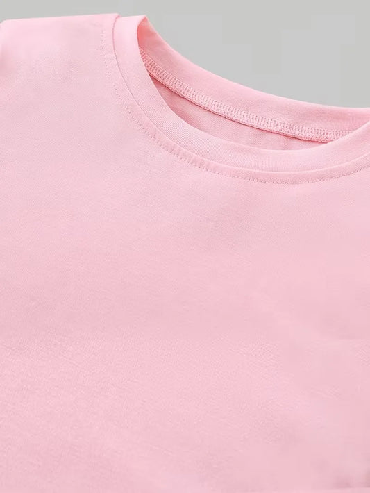 Cool Black and Pink Outfit for Girls Aged 4-12: Short-Sleeved T-Shirt and Flared Pants! Pink T-Shirt with Vibrant Girl Group Illustration—3 Stylish Girls on a Starry Background, Purple "K-Pop" Glitter Print, Extremely Fashi