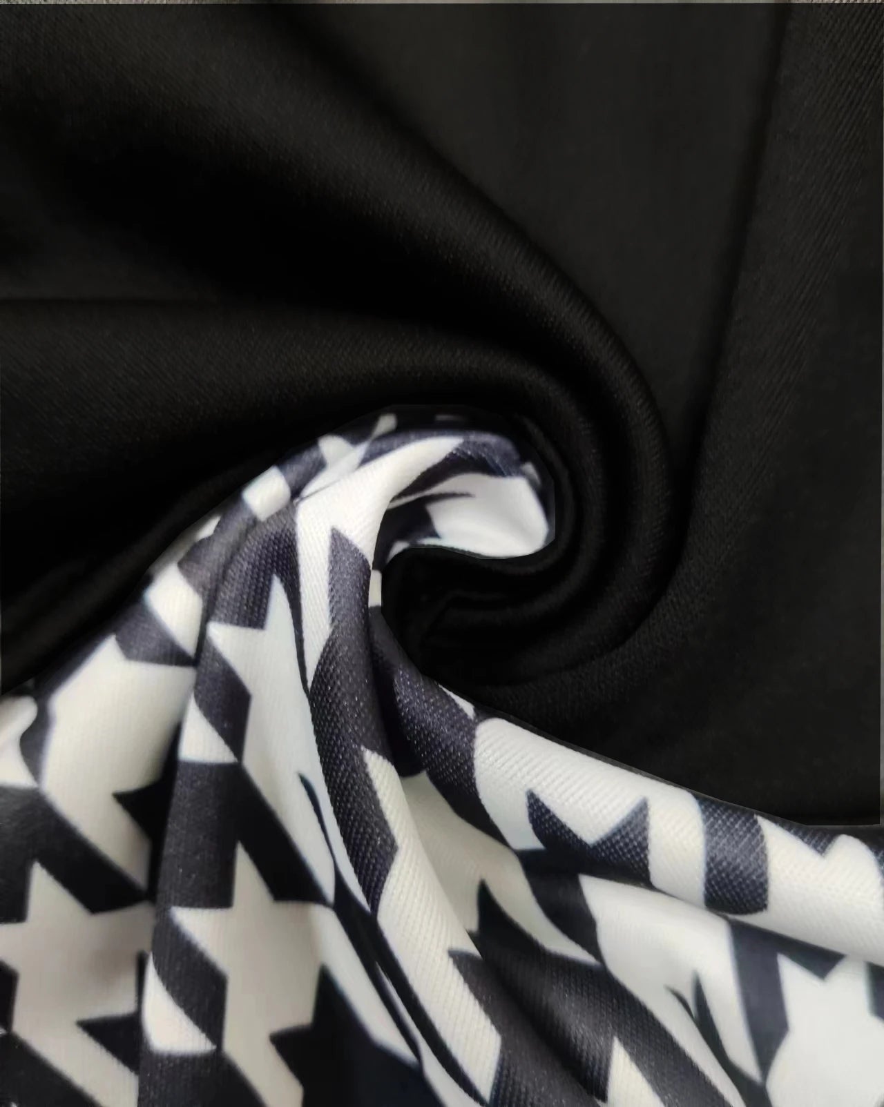 European and American Plus Size Women's Fitted Contrasting Tops and T Shirts