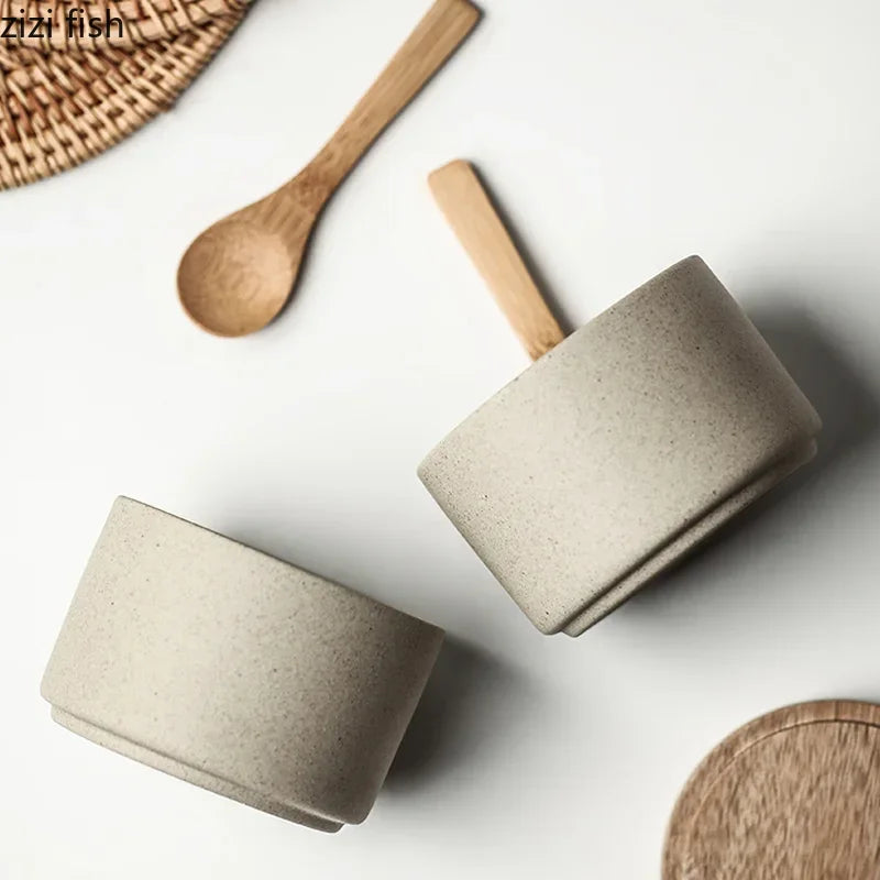 Kitchen Spice Pepper Storage Bottle Round Ceramic Seasoning Jar with Wooden Lid Salt Pepper Jar Kitchen Tools Porcelain