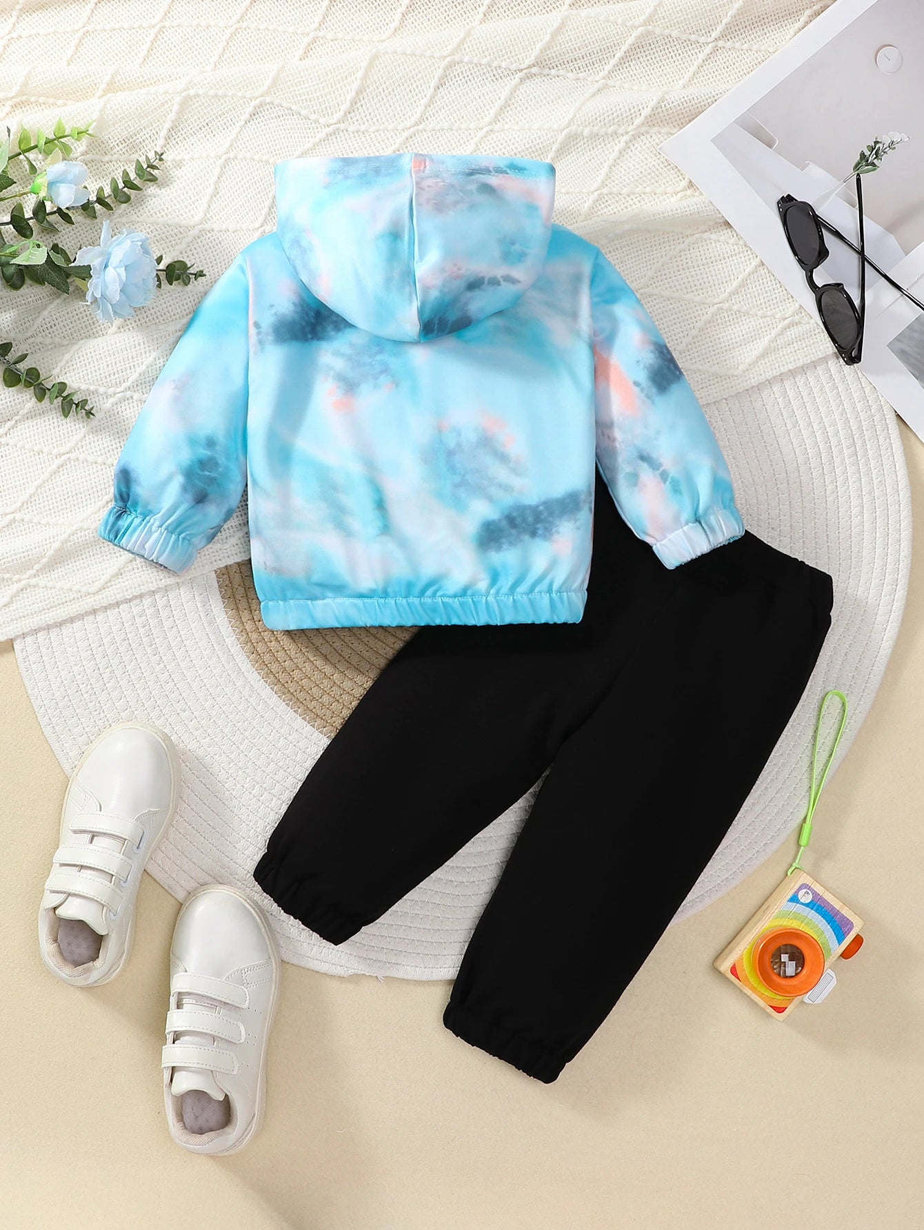 2-piece set of fashionable casual letter printed tie dye hooded long sleeved top and pants for baby boys, autumn and winter