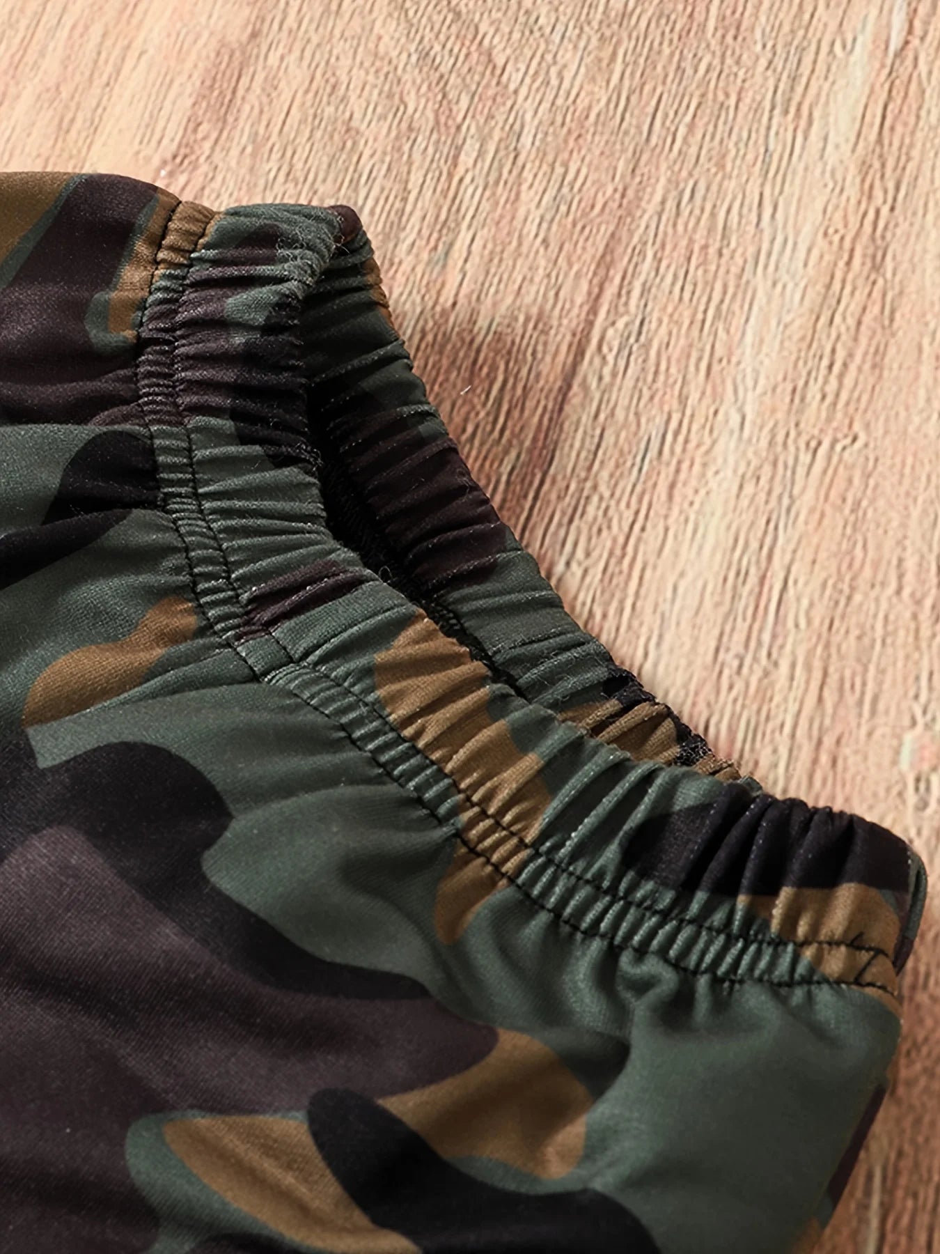 Two piece spring and autumn baby boy fashion and handsome long sleeved round neck top and camouflage pants set