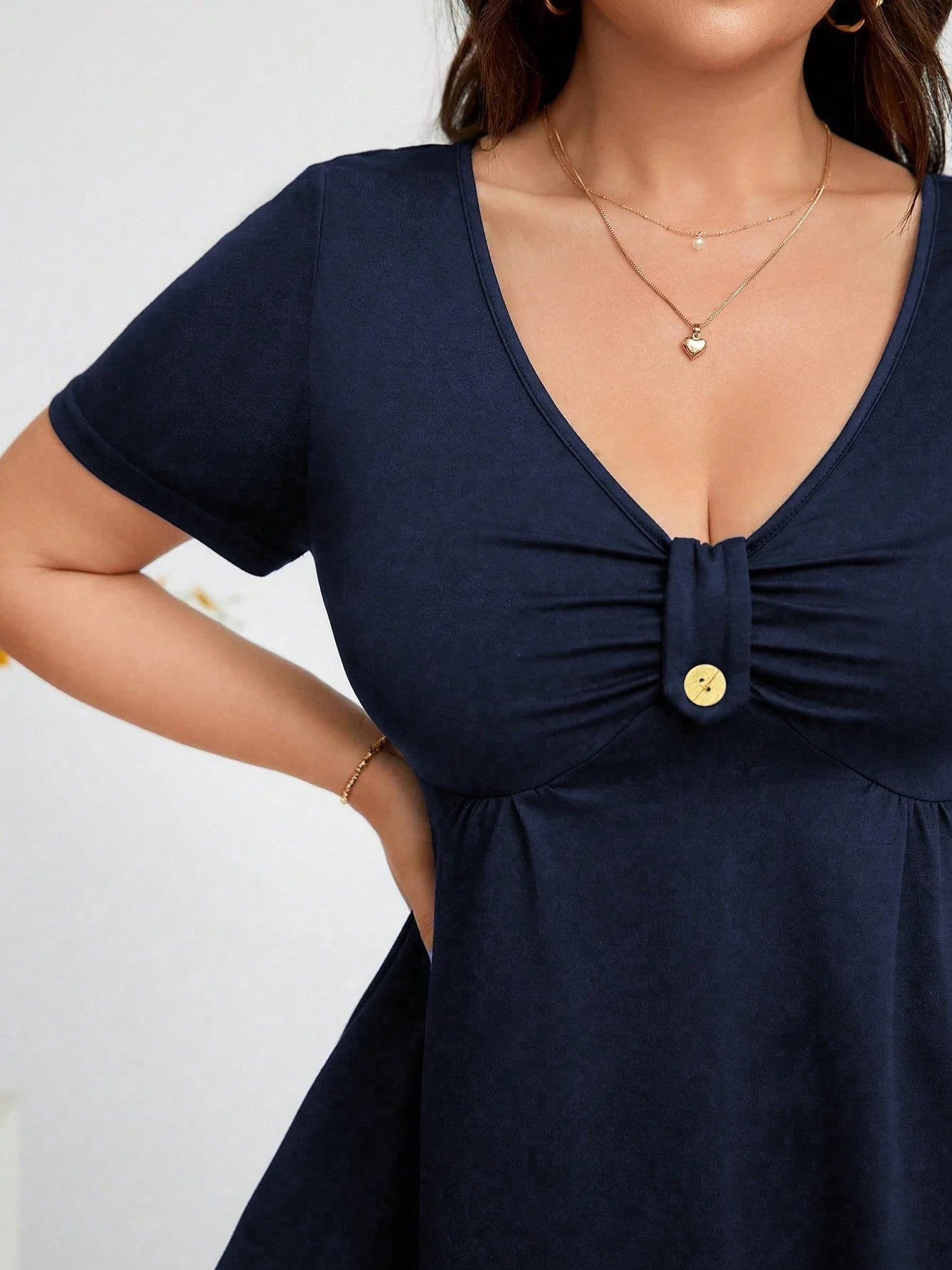 Summer new plus size women's casual solid color chest buckle waist cinched V-neck short sleeved T-shirt