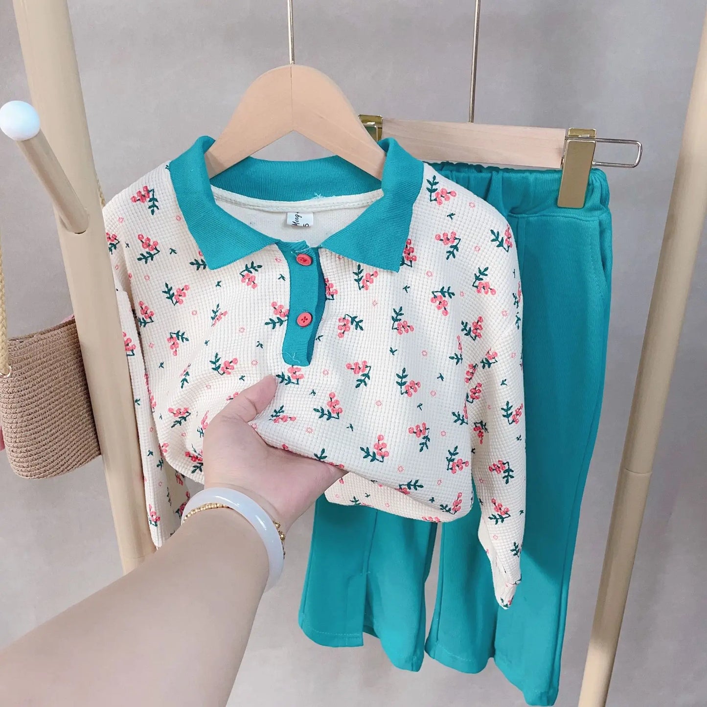 2026 Spring Autumn Green Girls' Clothing Set Cute Floral Lapel Sweatshirt with Flared Pants Two-piece Set Kids Outfits