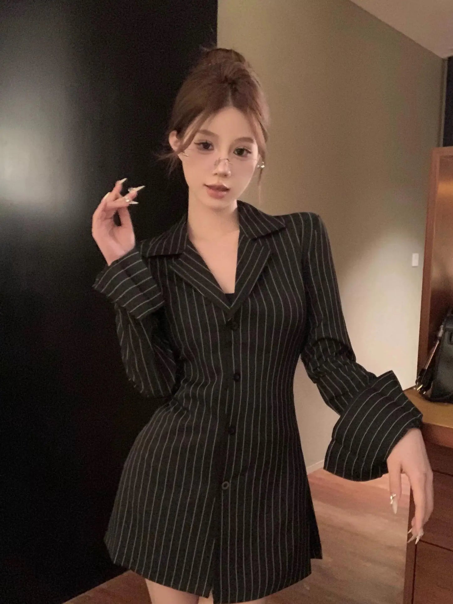 Bla Stripe Long Sve irt Autumn New Sle Ele Slim Fit V Ne Waist Cinched Midi Length Top for Women Sweet Sle