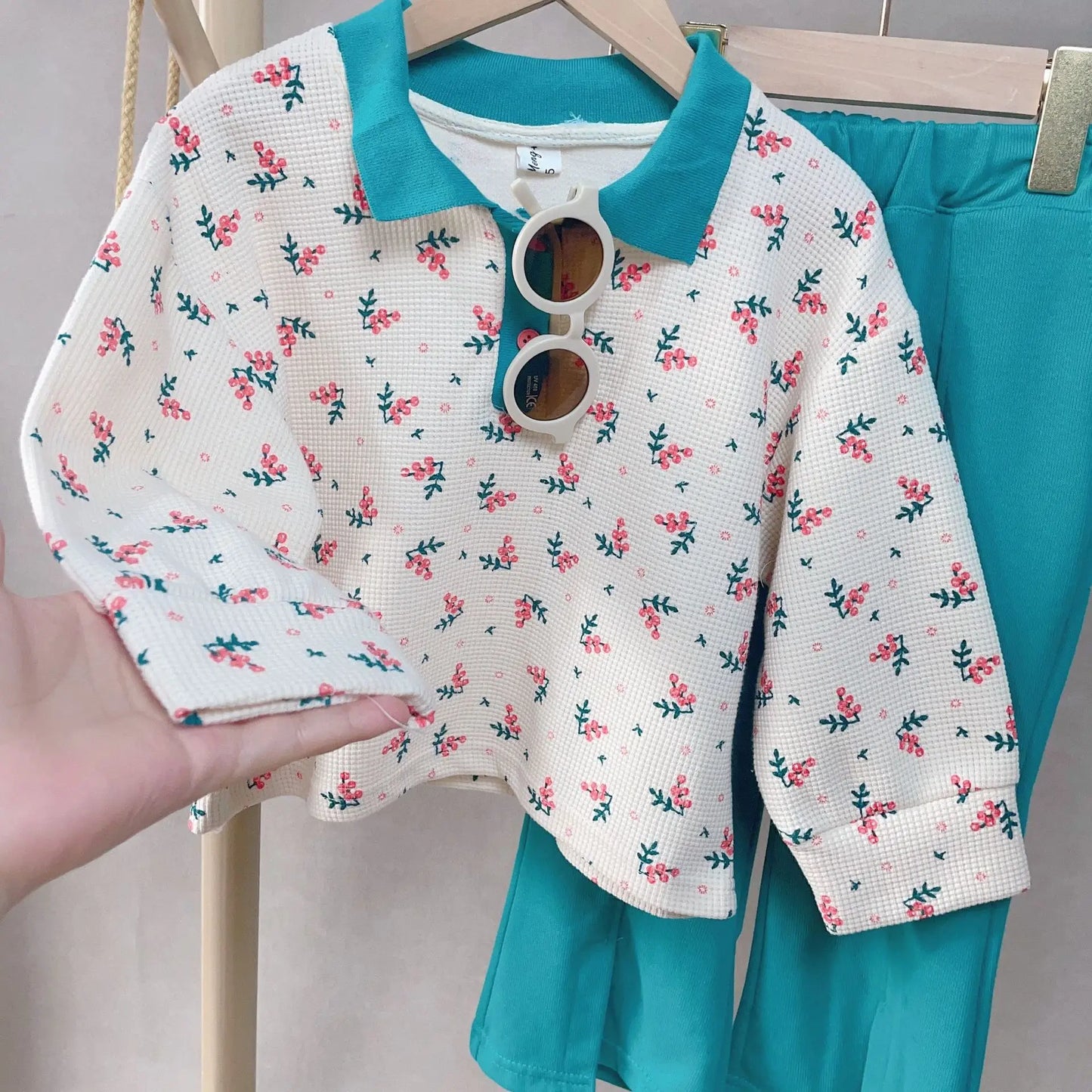2026 Spring Autumn Green Girls' Clothing Set Cute Floral Lapel Sweatshirt with Flared Pants Two-piece Set Kids Outfits