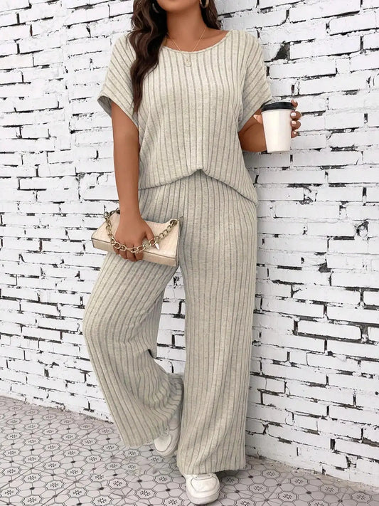 2 Counts Women's Plus Size Textured Batwing Sleeve Tee & Elastic Waist Pants Set, Casual Short Sleeve T-shirt & Straight Leg Tro