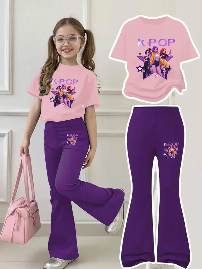 Cool Pink and Purple Outfit for Girls Aged 4-12: Short-Sleeved T-Shirt and Flared Pants! Pink T-Shirt with Vibrant Girl Group Illustration—3 Stylish Girls on a Starry Background, Purple "K-Pop" Glitter Print, Extremely Fash