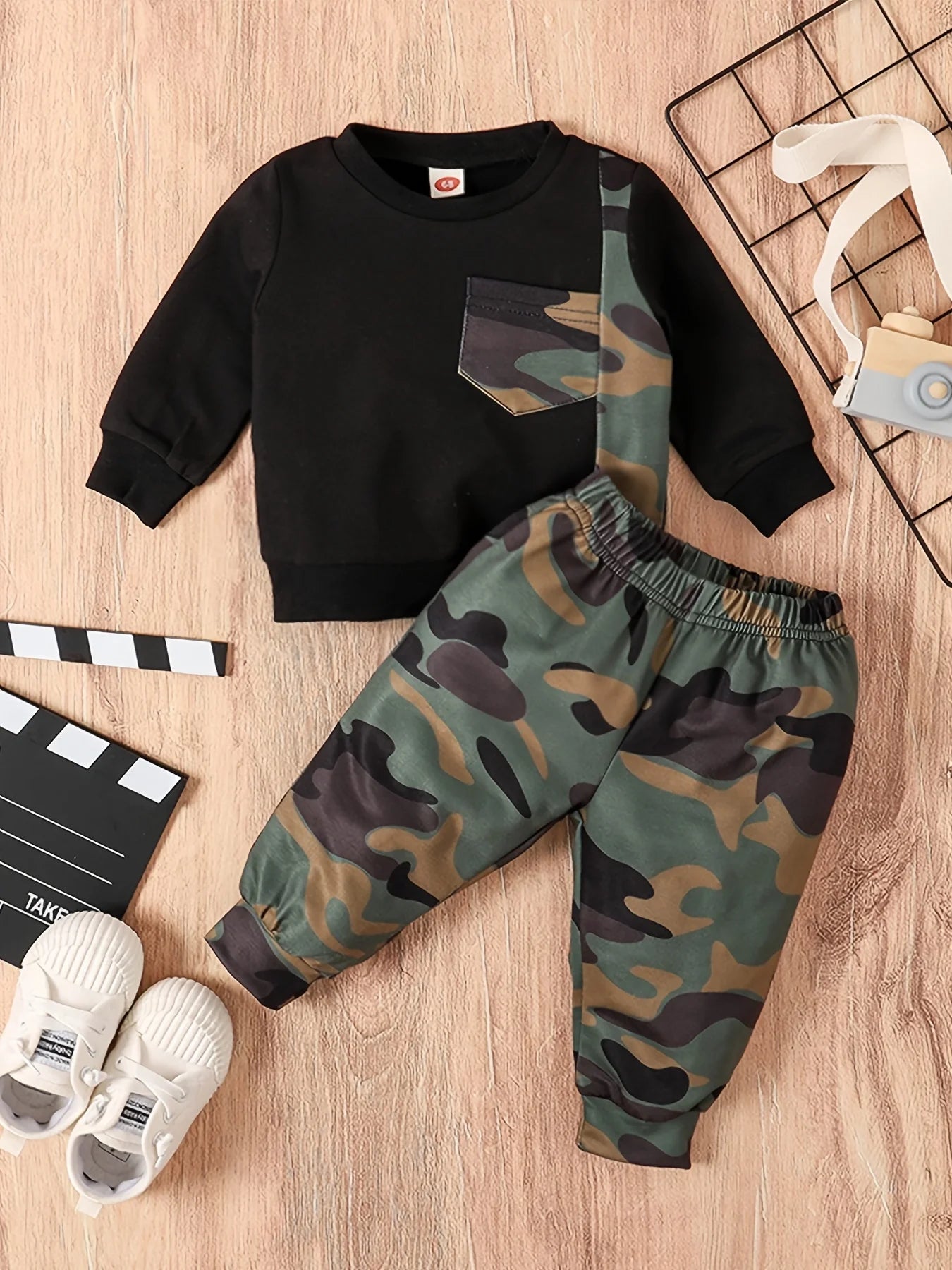 Two piece spring and autumn baby boy fashion and handsome long sleeved round neck top and camouflage pants set